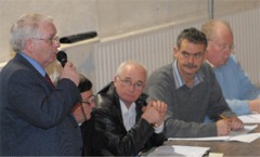 Fine Gael Cllr. Bernard McGuinness addresses the large crowd at Malin Head Community Centre.